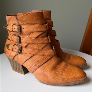 Enzo Angiolini Eamisoa tan brown ankle boots side zip three-strap buckle Flaw